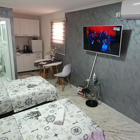 Cozzy Apartment Near The Aiport Podgorica Exterior foto