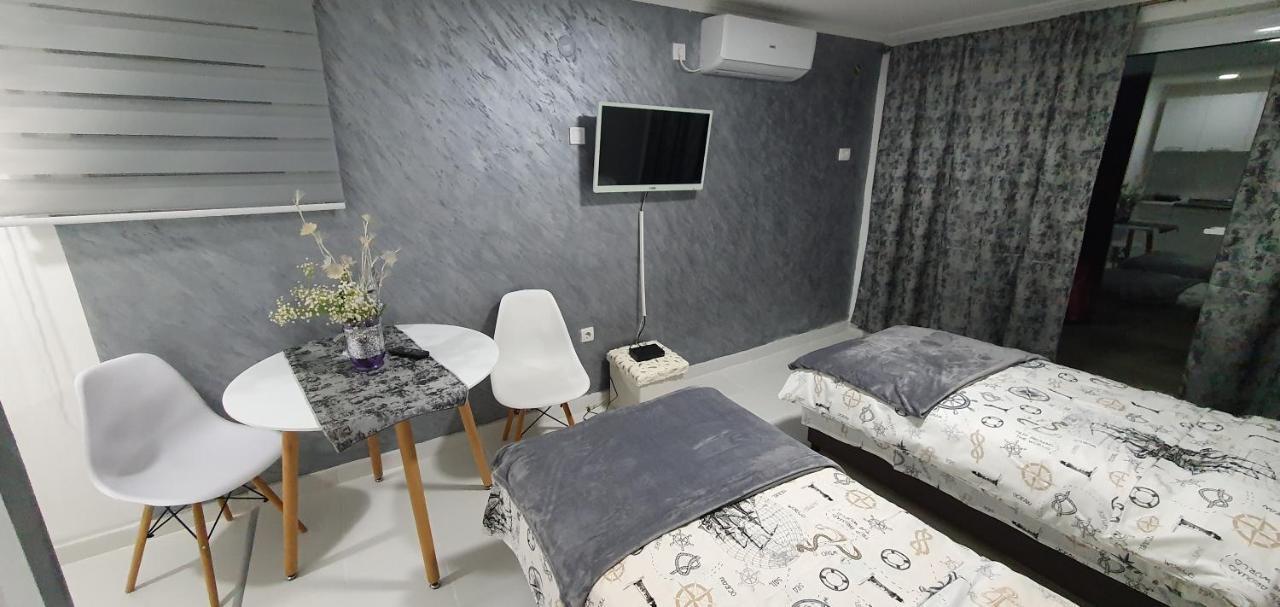 Cozzy Apartment Near The Aiport Podgorica Exterior foto