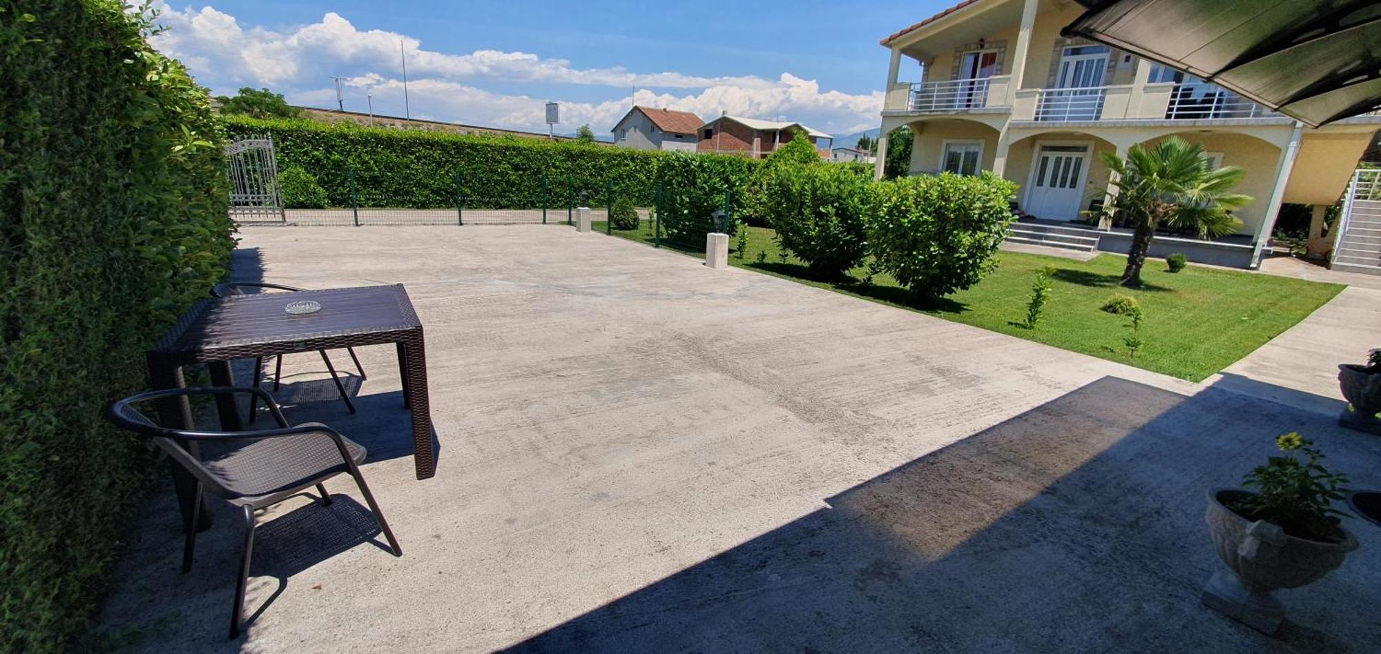 Cozzy Apartment Near The Aiport Podgorica Exterior foto